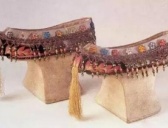 古代高跟鞋：满族女人的花盆底鞋跟最高25厘米