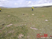 “天山道”科考解密:巴音布鲁克草原上奇怪的“8”块石头