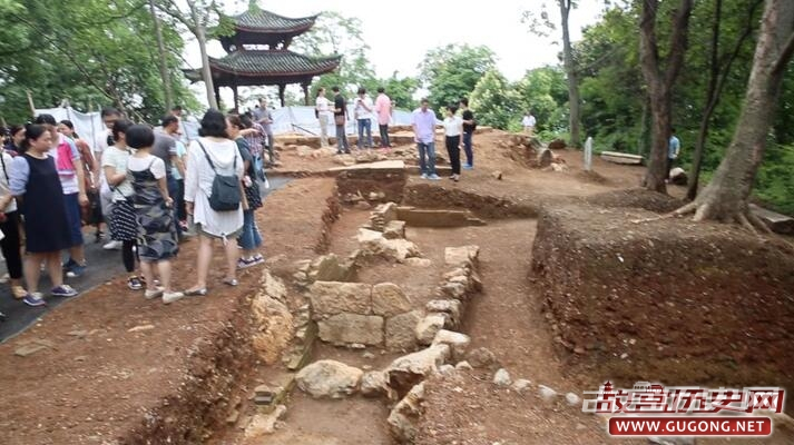 浙江杭州南高峰塔遗址进行考古发掘