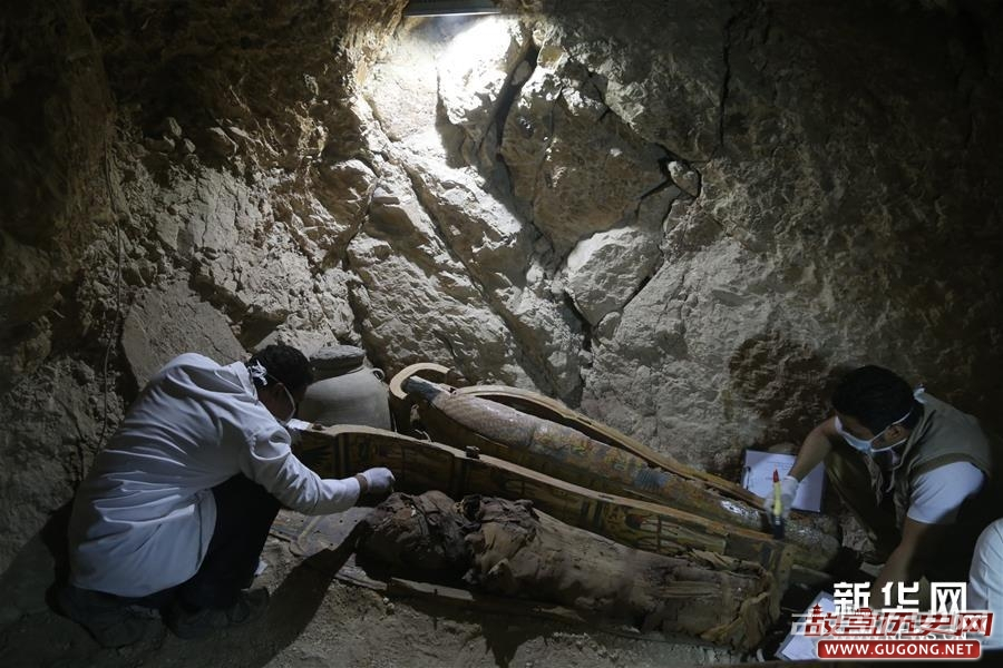 埃及发现贵族大墓 出土多具木乃伊