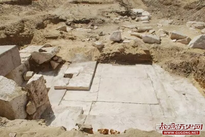 埃及新发现一座距今3700年历史的金字塔
