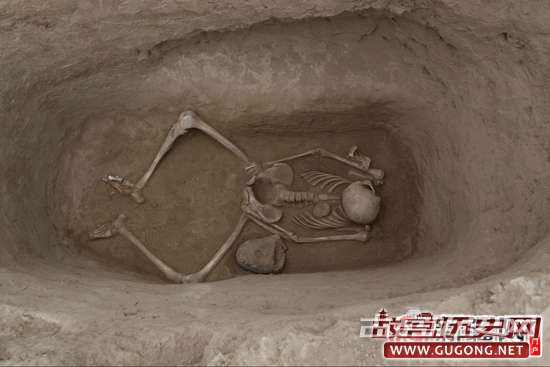 新疆尼勒克考古发现新疆最早墓葬