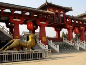 秦始皇为谁修建的阿房宫？