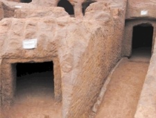 四川省成都市天府新区发现200多座崖墓