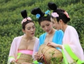 唐朝女子日常着装到底露不露胸？