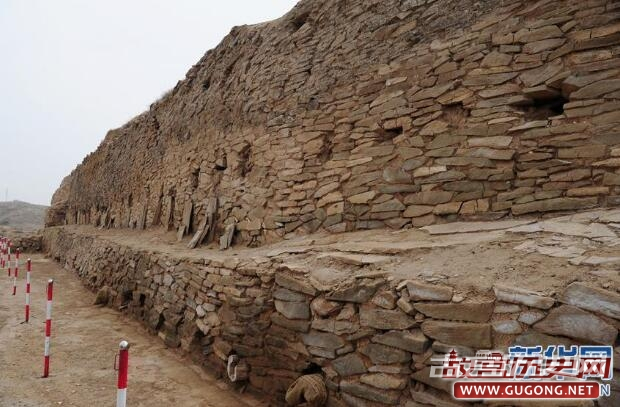 陕西石峁遗址发现距今4000年左右大型陶鹰