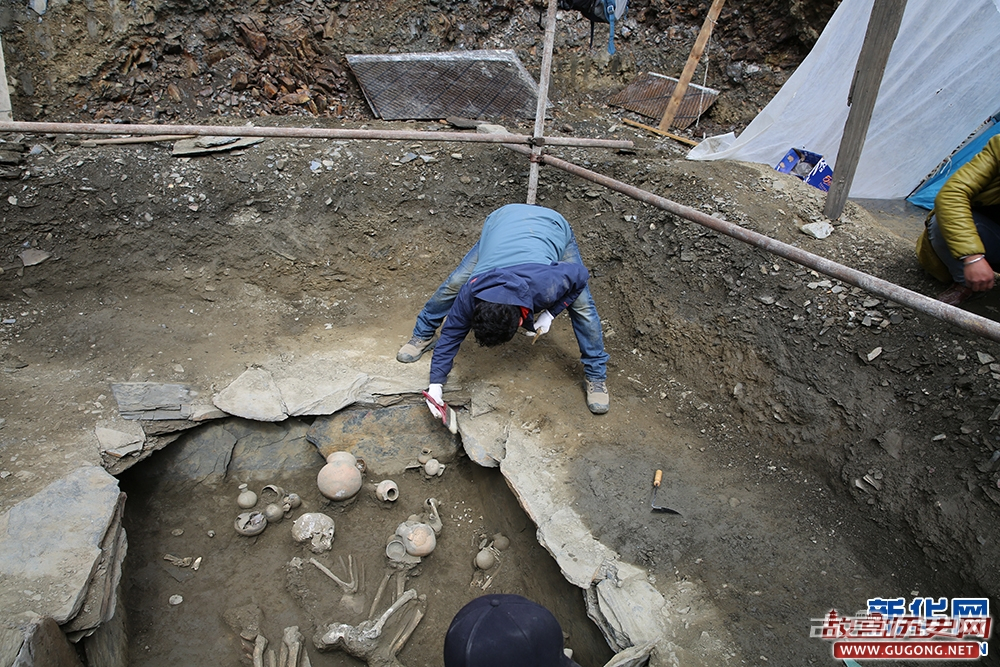 西藏山南考古发掘出土陶器最多墓葬