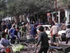 西安老照片：1987年的西安 各种街头小吃随处可见