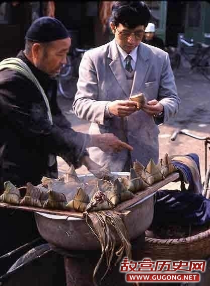 西安老照片：1987年的西安 各种街头小吃随处可见