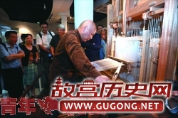 中国丝绸博物馆用复原的汉代织机成功复制“五星锦”
