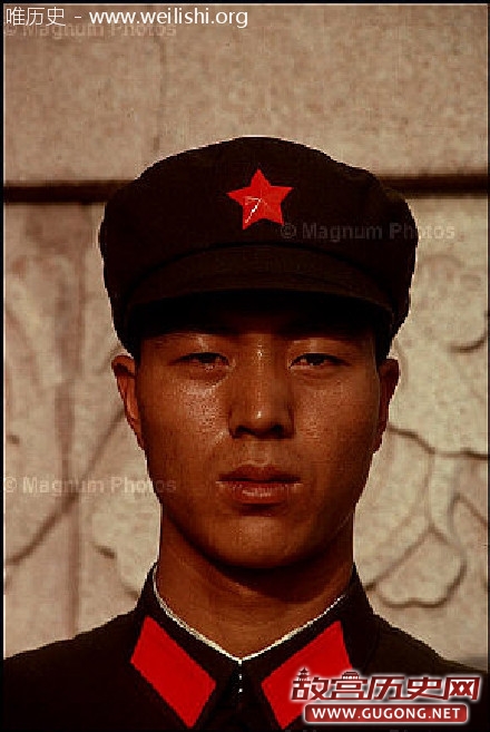 北京老照片：1973年北京人民大会堂前的卫兵