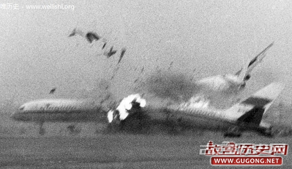 老照片：1990年白云机场飞机相撞抓拍