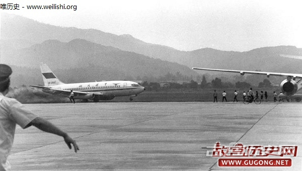 老照片：1990年白云机场飞机相撞抓拍