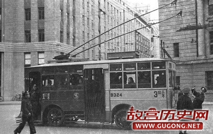 老照片里上海的公共汽车