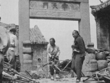 老照片记录百年前的泰山轿夫