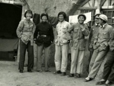 老照片：1940年投奔延安的男女大学生们