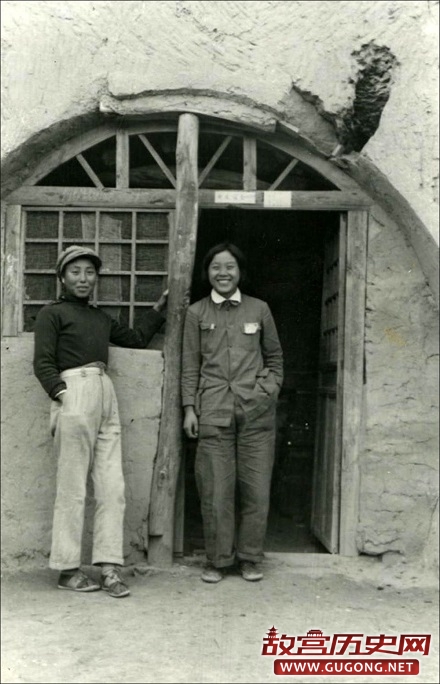 老照片：1940年投奔延安的男女大学生们