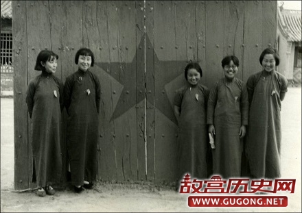 老照片：1940年投奔延安的男女大学生们