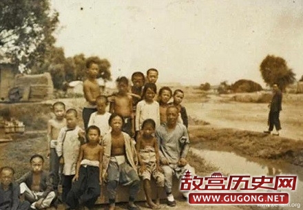 最早的彩色照片：1909年风雨飘摇的中国