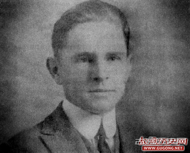 海关最后一任总税务司（1943-1950）美国人李度（Lester Knox Little）。李个人非常廉洁，任职海关期间曾拒绝高薪