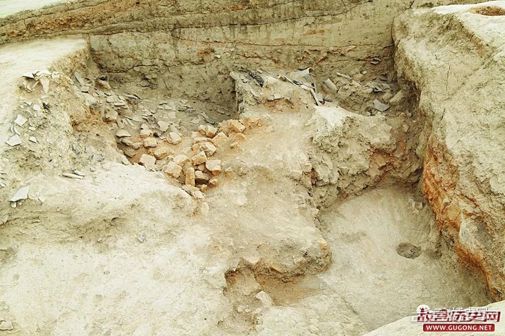 汉代“疏勒城”基本确定：新疆奇台石城子遗址发现城门门道和墓葬等遗迹