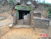 考古正安宋墓 贵州首次发现蛇首人身武士像