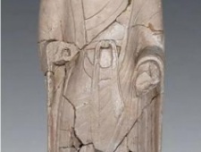 山西五台山附近发现佛像窖藏坑 出土石刻造像34尊