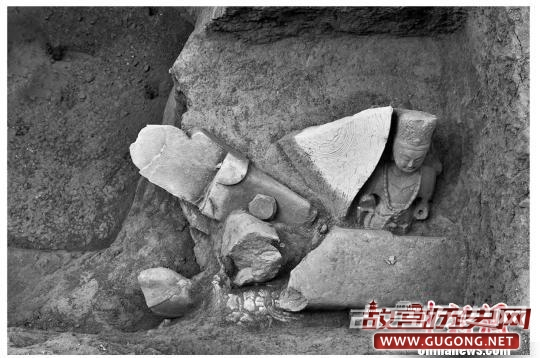 山西五台山附近发现佛像窖藏坑 出土石刻造像34尊