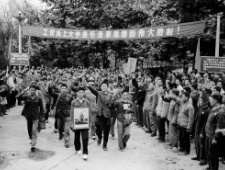 1977年恢复高考时的壮观场景旧照片