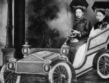 晚清罕见老照片：妃子坐奔驰 格格照镜子