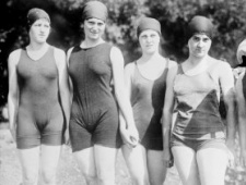 1920年代美国最早的选美比赛冠军老照片:美不美看大腿