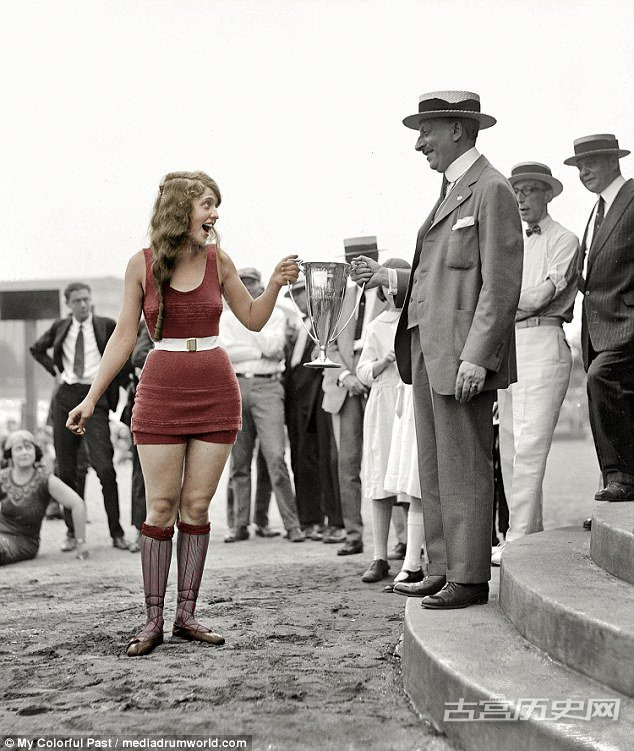 美国百年前选美小姐罕见彩色照片:年轻时尚又漂亮，身材简直完美