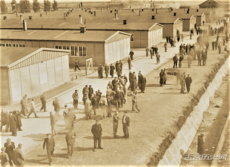 二战时期纳粹集中营老照片铁栏之内俨然是地狱