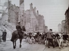 老照片记录二战后期盟军对德国的疯狂掠夺