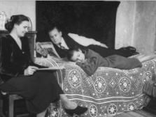 罕见老照片：流亡在上海乐不思蜀的白俄罗斯少女