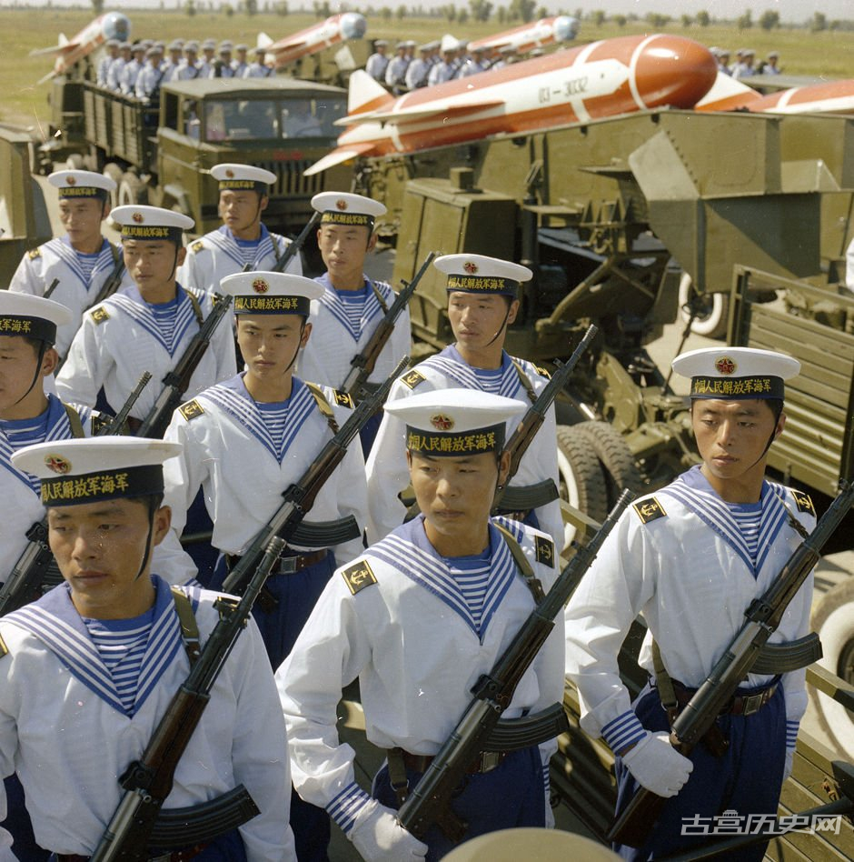 1984年建国35周年大阅兵老照片