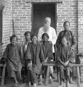 摄影师拍摄的民国初期广东地区的麻风病患者