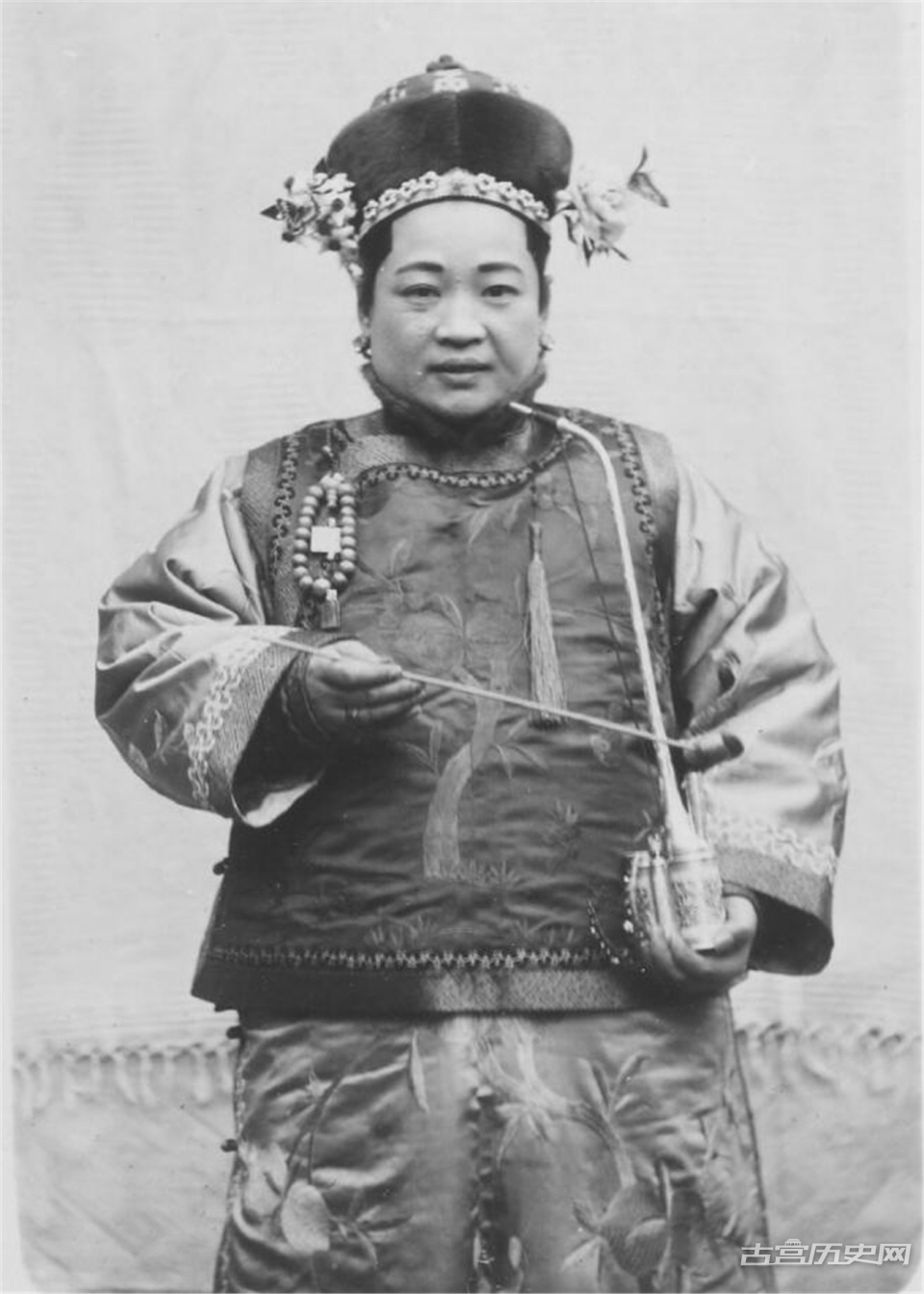 晚清满汉妃嫔真实老照片，终于明白清朝皇帝为何喜欢下江南了！