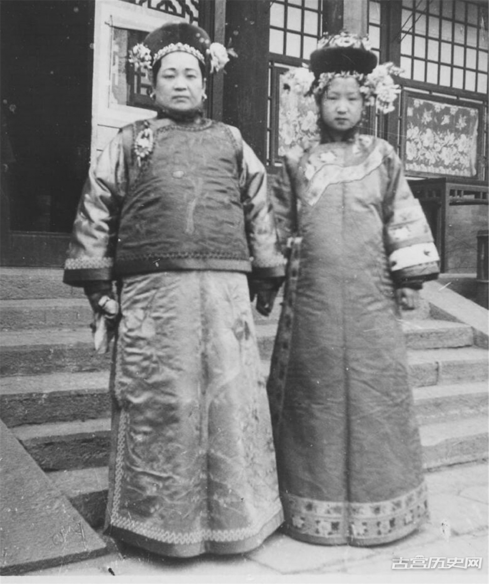晚清满汉妃嫔真实老照片，终于明白清朝皇帝为何喜欢下江南了！