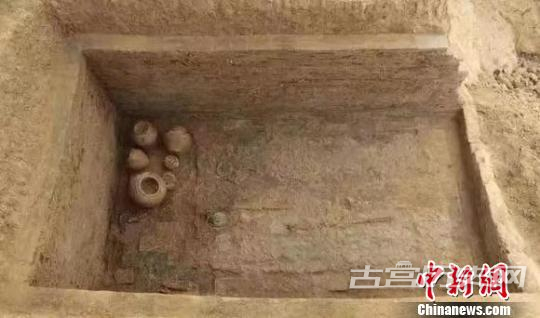 浙江海宁发掘1000平方米墓葬群 含5座良渚文化墓葬