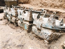 刘家洼遗址出土金权杖等罕见文物