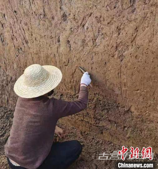 四川炉霍发现疑似距今10余万年的手斧