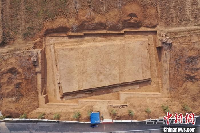 唐丰陵陵园发掘出乳阙遗址 其上阙体为三出阙结构