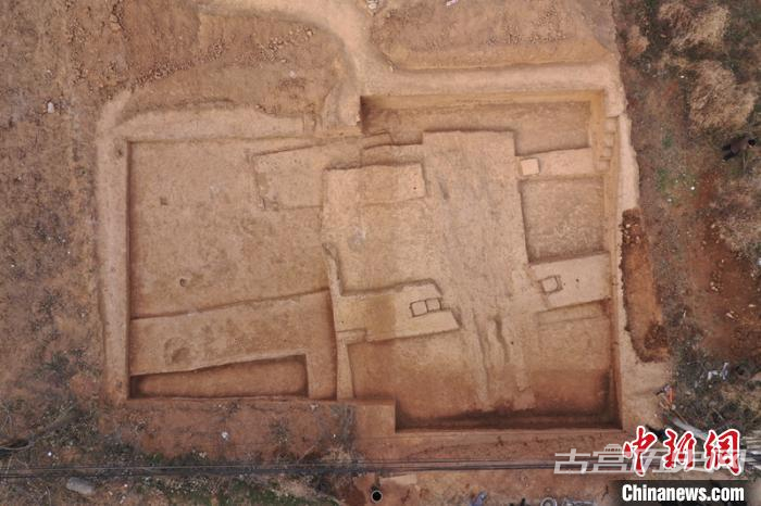 唐丰陵陵园发掘出乳阙遗址 其上阙体为三出阙结构