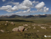 青藏高原首次发现史前彩绘手印岩画